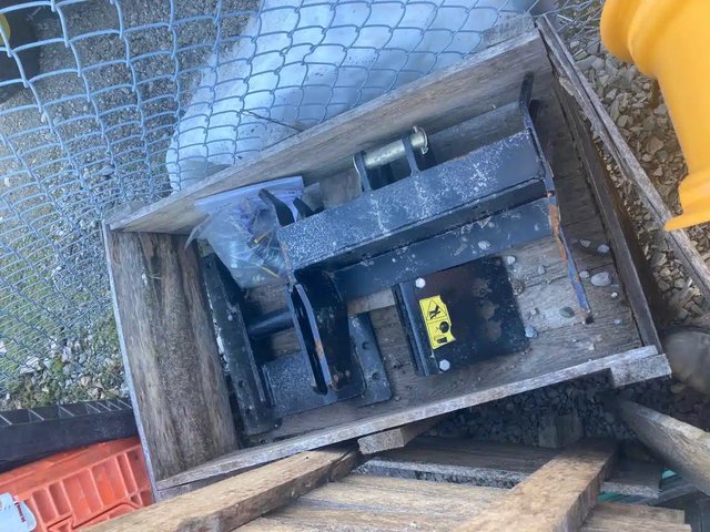 HLA Attachments SB3QDM Tracteur avec chargeur