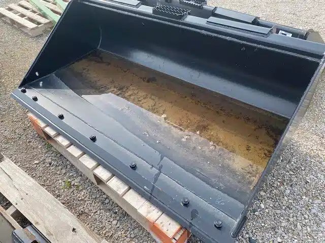 John Deere 66" CONSTRUCTION Godet (bucket)