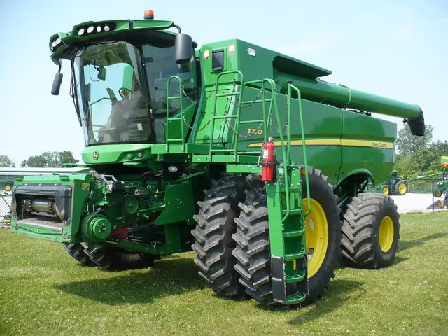 2019 John Deere S770 Batteuse