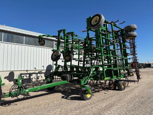 2012 John Deere 2210 Cultivateur