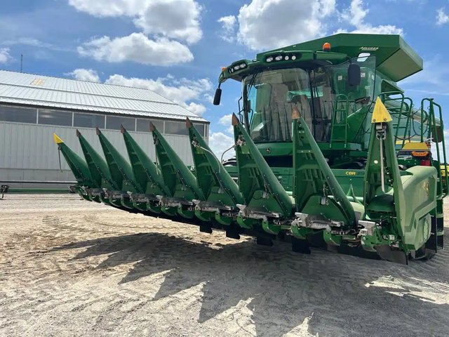 2022 John Deere C8R Nez - Maïs