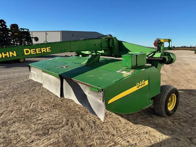 2004 John Deere 946 Faucheuse-conditionneuse