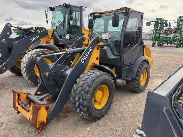 2021 John Deere 304L Chargeur sur roues