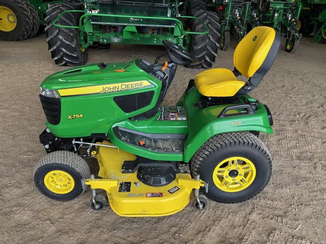 2021 John Deere X754 Tracteur à pelouse
