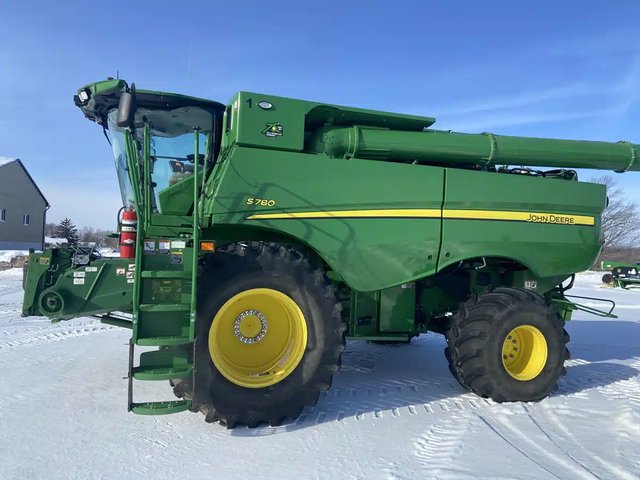 2022 John Deere S780 Batteuse