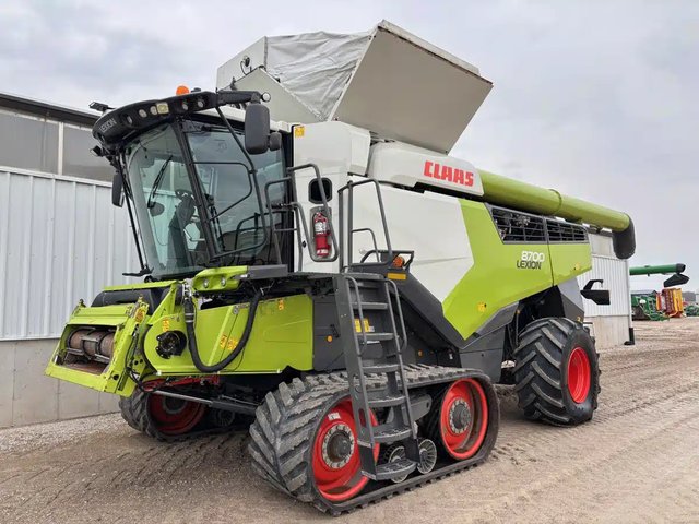2020 CLAAS LEXION 8700TT Batteuse