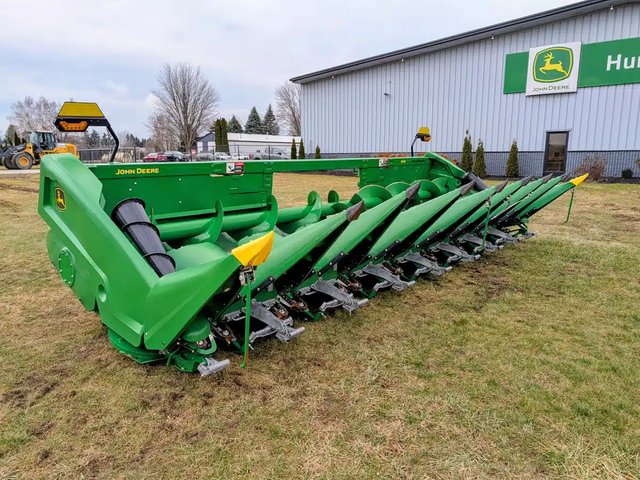 2025 John Deere C8R Nez - Maïs
