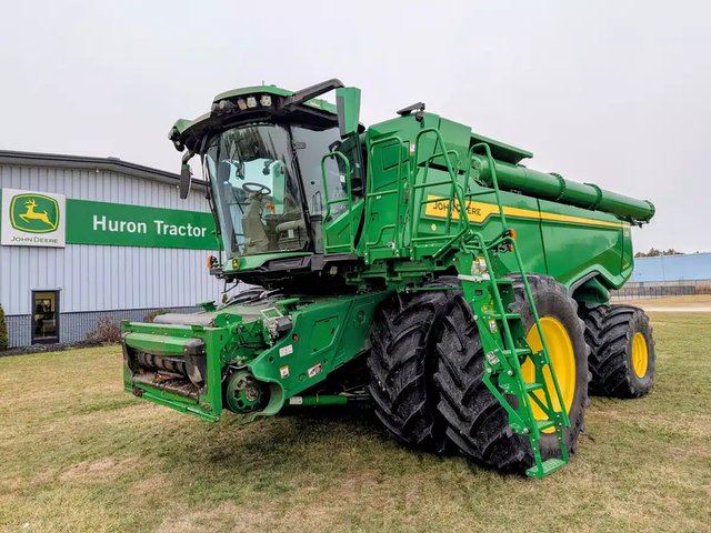 2023 John Deere X9 1000 Batteuse