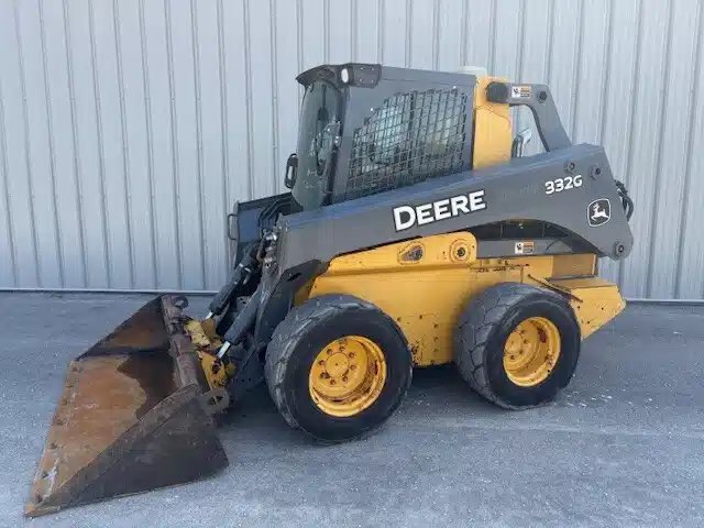 2017 John Deere 332G chargeuse à direction à glissement