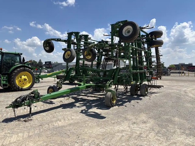 2007 John Deere 2210 Cultivateur