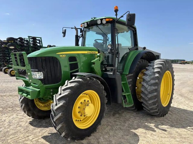 2010 John Deere 7430 PREMIUM Tracteur