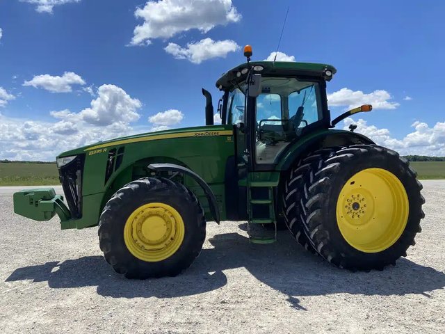 2012 John Deere 8235R Tracteur