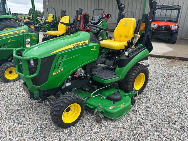 2022 John Deere 1025R Tracteur