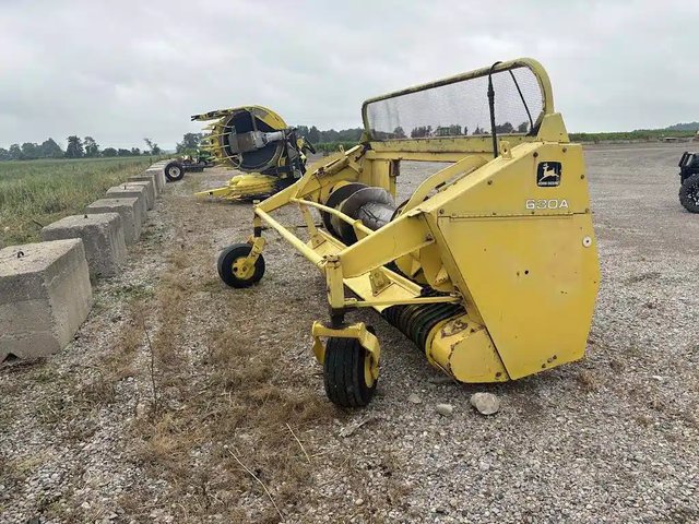 2000 John Deere 630A Nez - Ramasseur