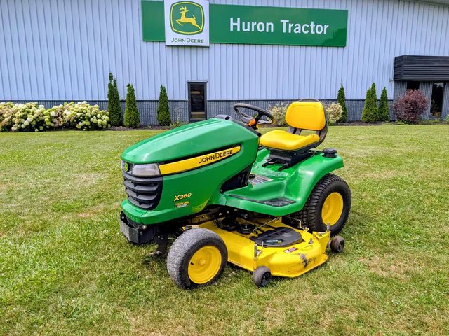 2013 John Deere X360 Tracteur à pelouse