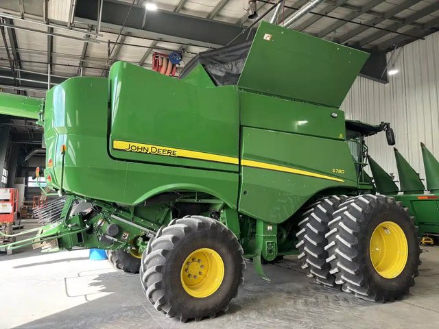 2024 John Deere S780 Batteuse