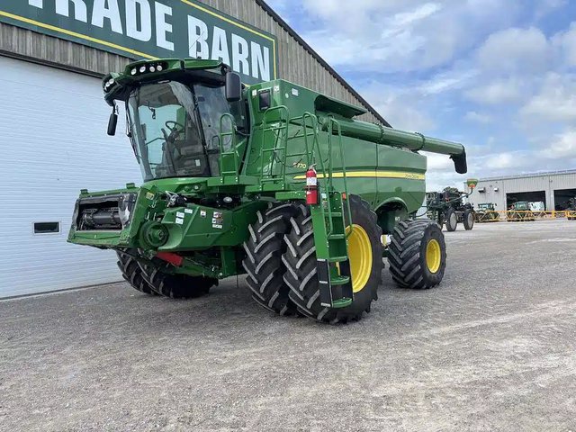 2021 John Deere S770 Batteuse