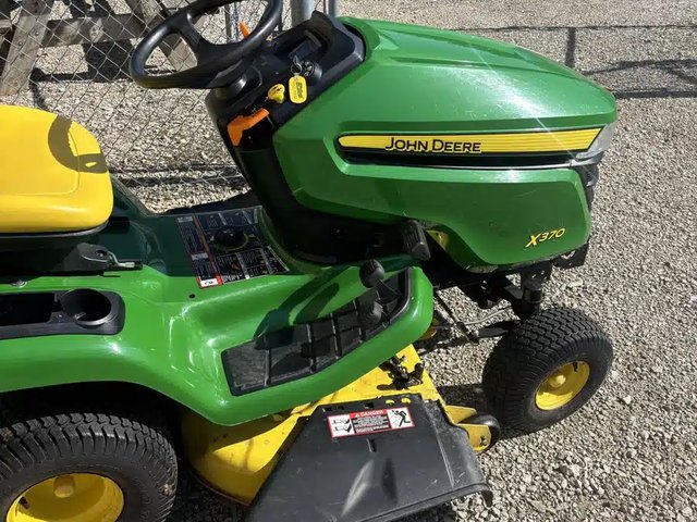 2018 John Deere X370 Tracteur à pelouse