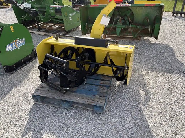 2022 John Deere 54 INCH Souffleur à neige