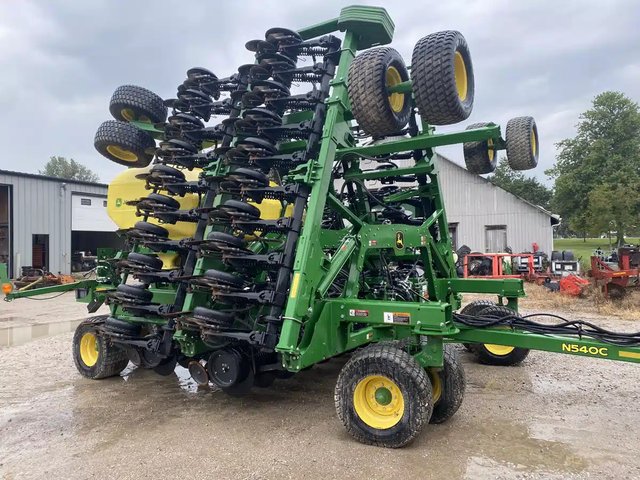 2023 John Deere C540C Semoir à air