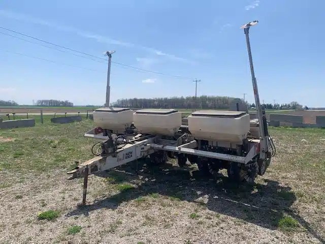 New Idea 9800 Planteur