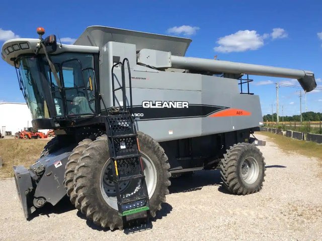 2007 Gleaner A65 Batteuse