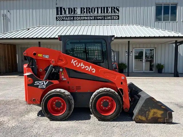 2023 Kubota SSV65 chargeuse à direction à glissement