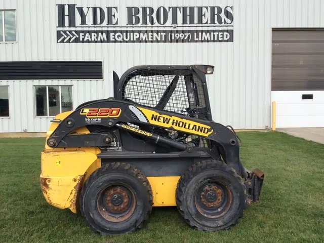 2017 New Holland L220 chargeuse à direction à glissement