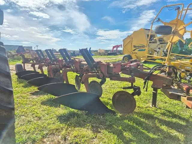 Case IH 7500 Charrue