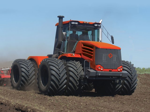 MTZ Kirovets K-744