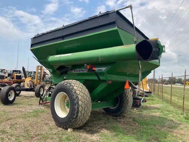 Gallery image 2 for New Unverferth 7250 Grain Cart