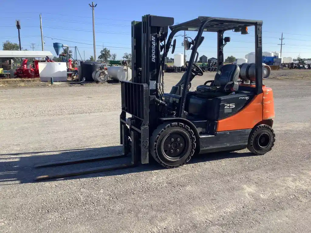 Gallery image 2 for Used Doosan G25E-5 Forklift