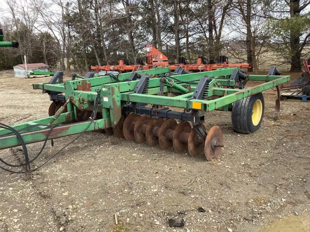 Gallery image 2 for Used John Deere 714 Disc Chisel