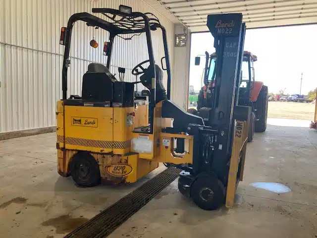Photo de la Galerie 2 pour 2015 Landoll BENDI B30 SERIESIV chariot élévateur