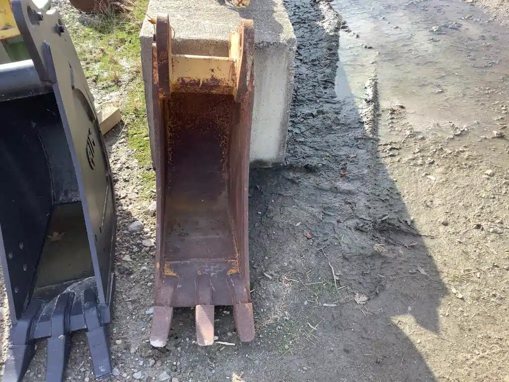 Gallery image 1 for Used 12 Bucket