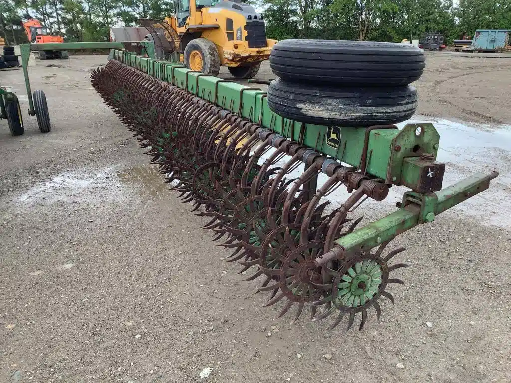 Gallery image 2 for Used John Deere 400 Rotary Hoe