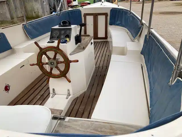 Gallery image 2 for 1989 Classic 24 Personal Watercraft