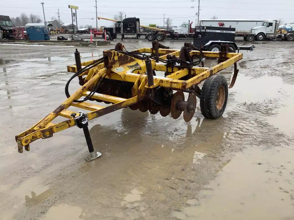 Gallery image 2 for Used Landoll 275 Chisel Plow
