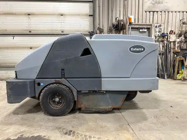 Gallery image 2 for Used Advance XTERRA 6340 Sweeper