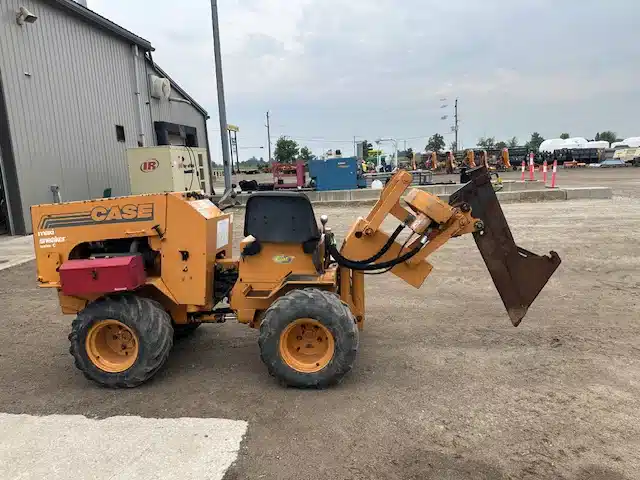 Gallery image 1 for Used Case MAXI SNEAKER SERIES C Trencher