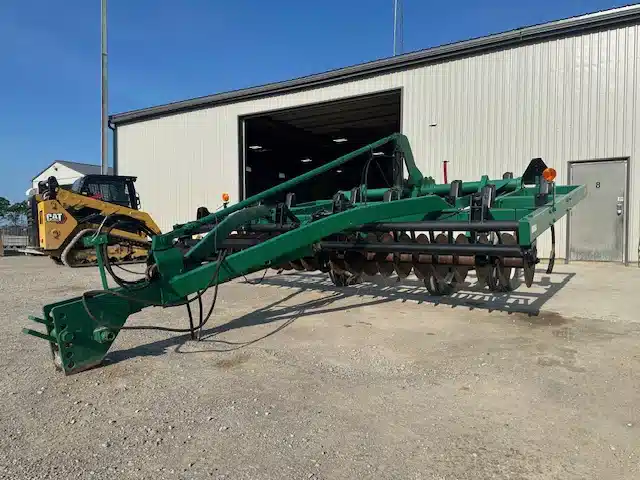 Gallery image 1 for Used Farmhand F551B Disc Ripper