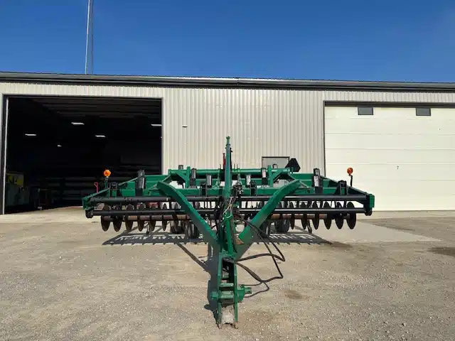 Gallery image 2 for Used Farmhand F551B Disc Ripper