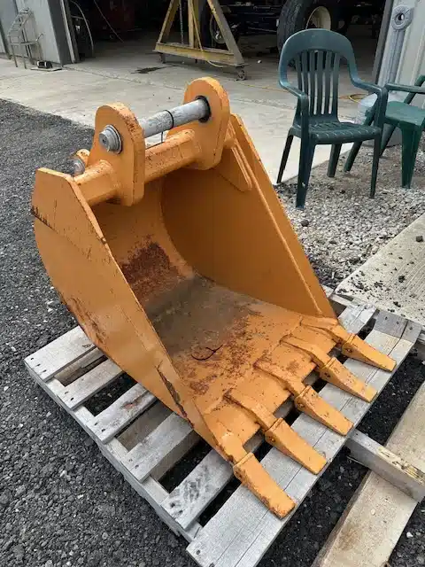 Gallery image 2 for New Case 24 Bucket