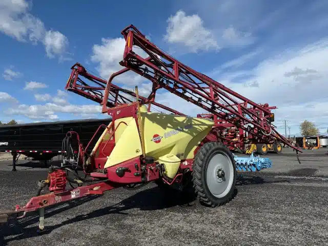 Used 2012 Hardi 3000 Sprayer - Pull Type