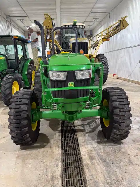 Gallery image 2 for 2022 John Deere 5055E Tractor