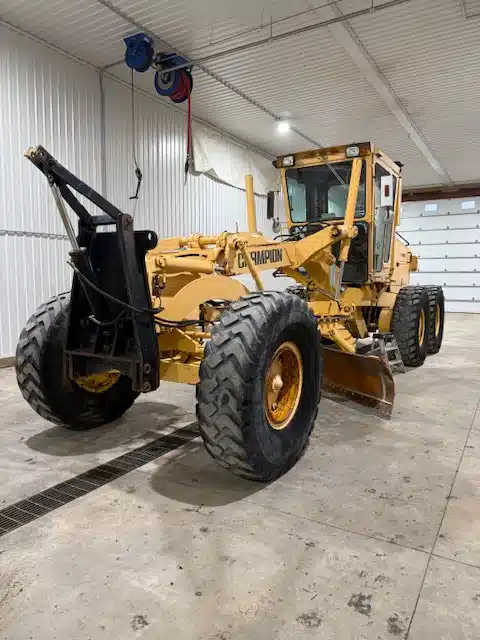 Gallery image 2 for 1990 Champion 740 Road Grader