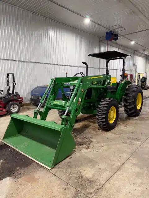 Gallery image 2 for 2017 John Deere 5075E Tractor Loader