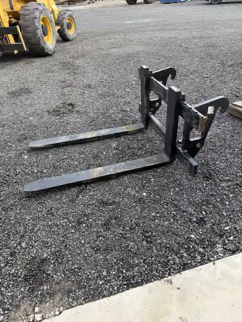 Gallery image 2 for Caterpillar 261-1413 Pallet Fork