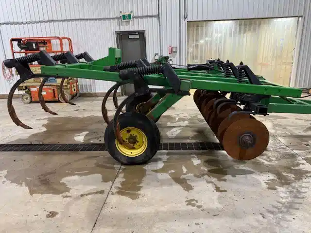 Gallery image 2 for John Deere 714 Disc Chisel