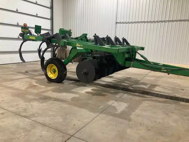 Gallery image 2 for John Deere 714 Disc Chisel